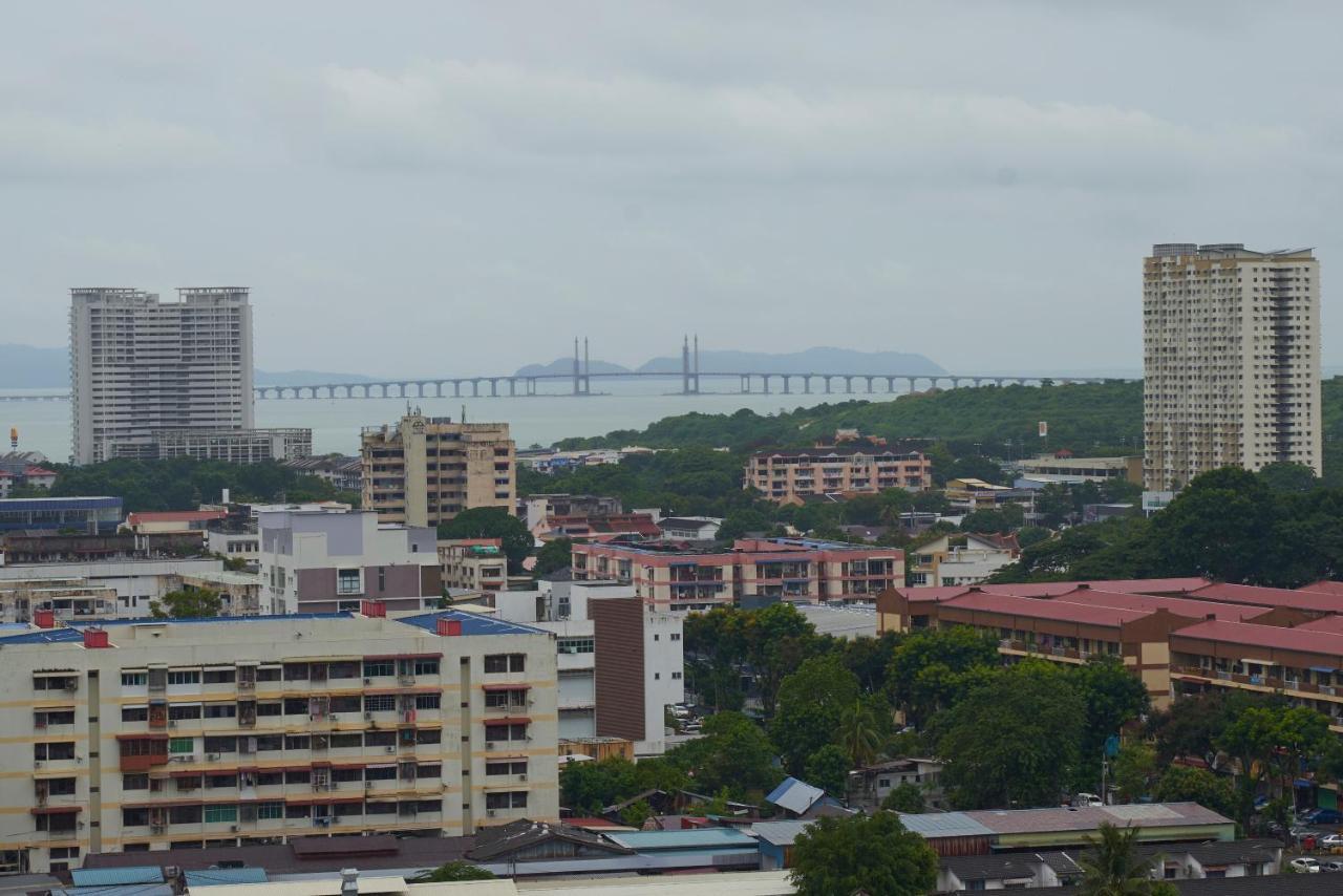 13 Beacon Executive Suites #Rooftoppool #Luxurysuites George Town Exterior photo